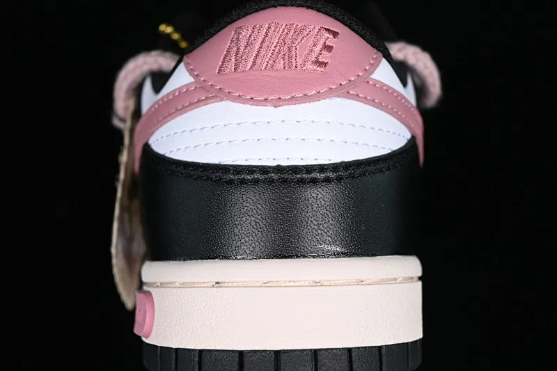 All Categories Nk SB Dunk Series Nk SB Dunk Low Low-top sneakers Nk Dunk Low Black Rose Thoughts Cloth patch Rope shoelaces Girls Sweet cool style SB strap low-top casual sneakers CW1590-100
